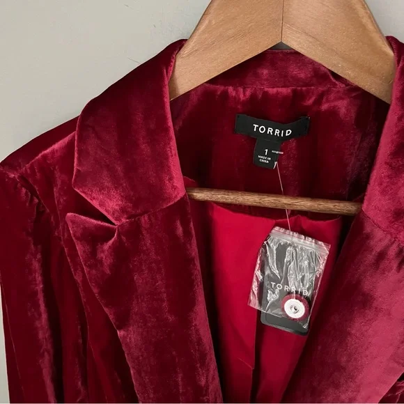 Torrid Red Velvet Classic Blazer NWT Size 1X - Picture 5 of 6